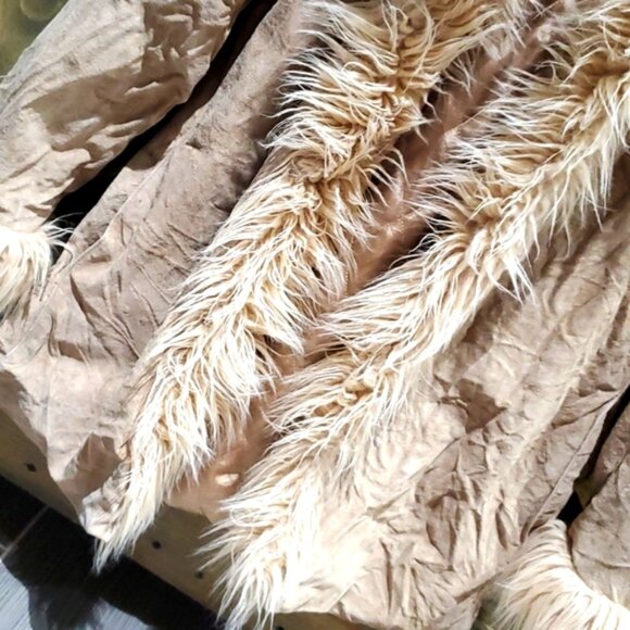 VINTAGE WILSON LEATHER COAT WITH FURRY COLLAR AND TRIM SIZE SMALL - Picture 9 of 12